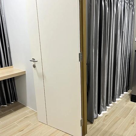Zayn Express & Suites Bangkok Bagian luar foto