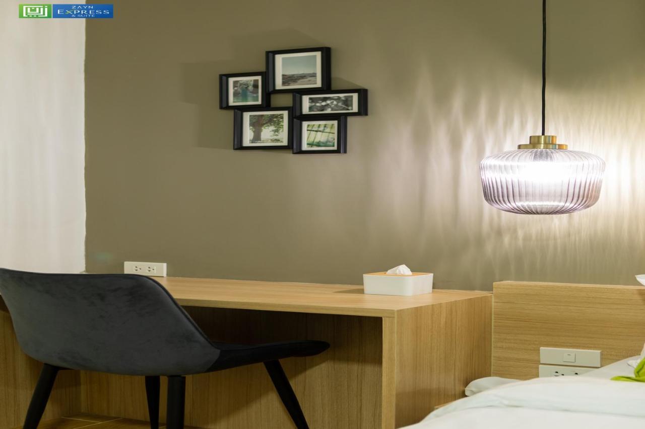 Zayn Express & Suites Bangkok Bagian luar foto